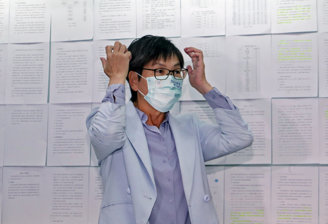 前民眾黨立委蔡壁如（見圖）日前因被檢舉論文涉抄襲，並經德明科大調查後，其碩士學位被撤銷，31日與多名學、政界人士在台大校友會館召開記者會表示，「涉學倫案件審定報告書」及「學倫會會議紀錄」為機密文件而不公開，整件事就是學術界的白色恐怖。（趙雙傑攝）