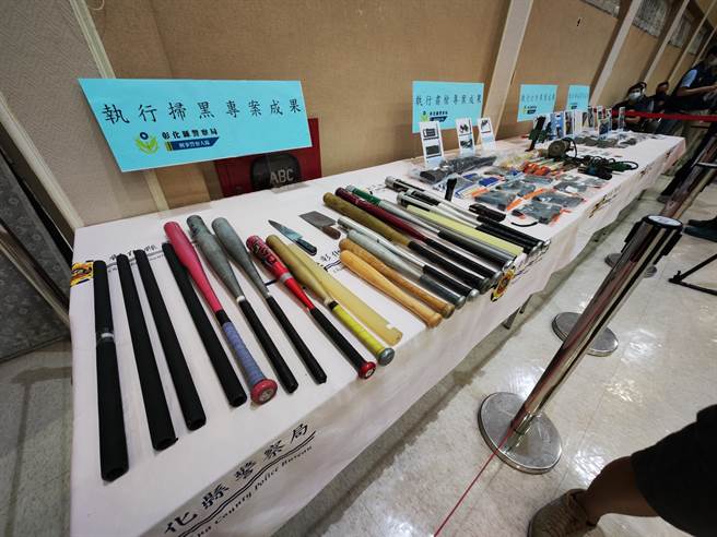  年底大選倒數26天，彰化縣警察局為維持投票日前治安平穩，展開選前大檢肅，共逮捕178名黑幫份子、非法槍枝53枝、1015顆子彈，還有282名詐騙集團等。（吳建輝攝）