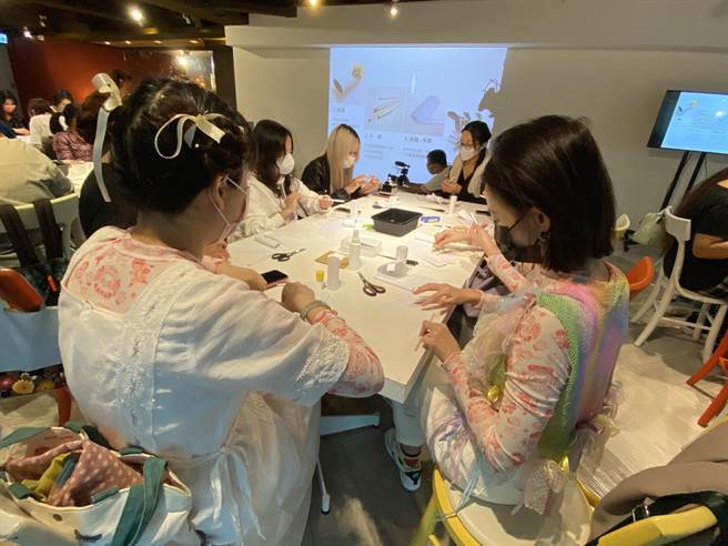 课程颠覆过去多数人以为纸扎只用于祭祀烧化之用的窠臼。（宗博馆提供／李奇叡新北传真）