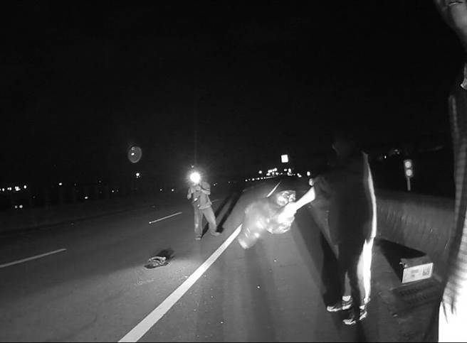 台72线西向快车道后龙路段约2公里处，29日发生石虎路杀事件。（翻摄照片／李京升苗栗传真）