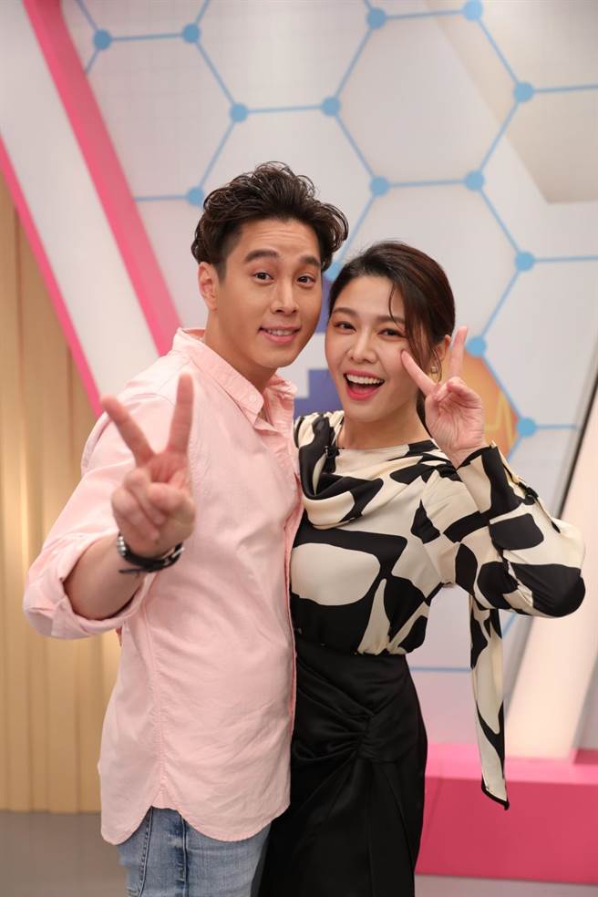 吳東諺（左）、白家綺是演藝圈中著名的放閃夫婦。（民視提供）