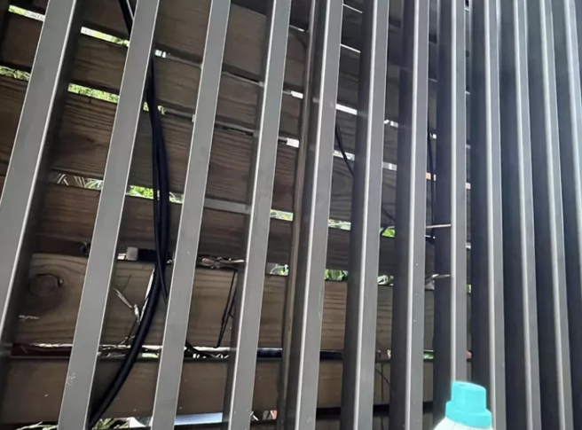 网友分享邻居「剪刀无差别针对」，上网求助该怎么反制。（翻摄爆料公社脸书）