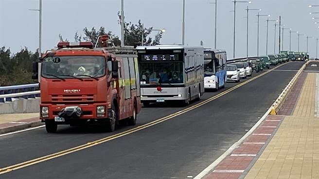 金门大桥将于11／2晚间22-24时辧理「灾害抢救演练」，届时桥面将双向封闭，请用路人特别注意(于家麒摄)