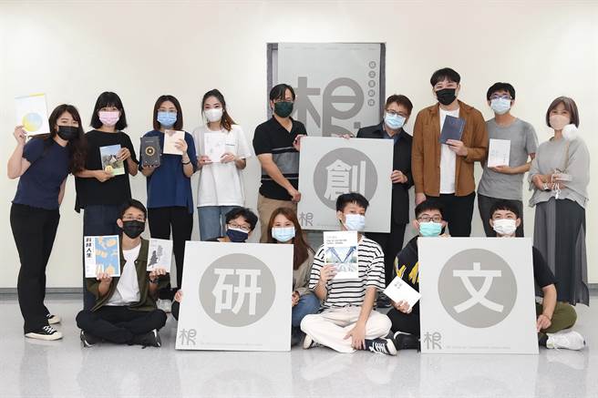 静宜台文系拥有台湾文学研究、艺文创作、文学传播及文化创意等核心课程，并推出「文化创意产业实务实习课程」，协助学生与职场无缝接轨。(静宜大学提供)