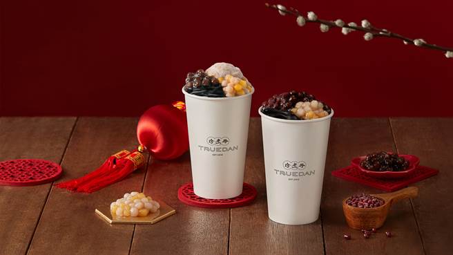 珍煮丹暖暖燒仙草回歸，此次分成「芋頭控」、「咀嚼控」2款，讓不同消費者都能找到心儀品項。（珍煮丹提供）