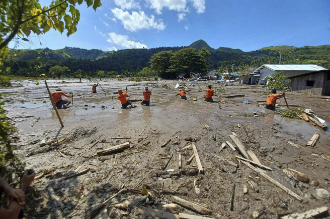 菲律賓常發生災害，這次奈格席捲全國各地，淹沒村莊、摧毀莊稼，許多地區都斷電。(圖/ 美聯社)