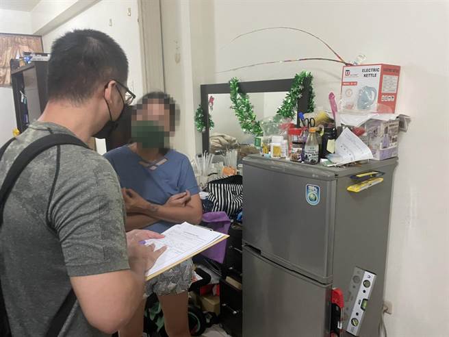 台南市政府经发局今年透过跨部门及与民间企业共同合作，协助台南21户弱势家庭进行汰换老旧耗能家电。（台南市政府经发局提供／张毓翎台南传真）