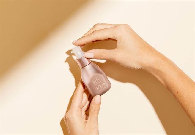 Jurlique 臻萃奇蹟緊緻精華。（Jurlique 提供）