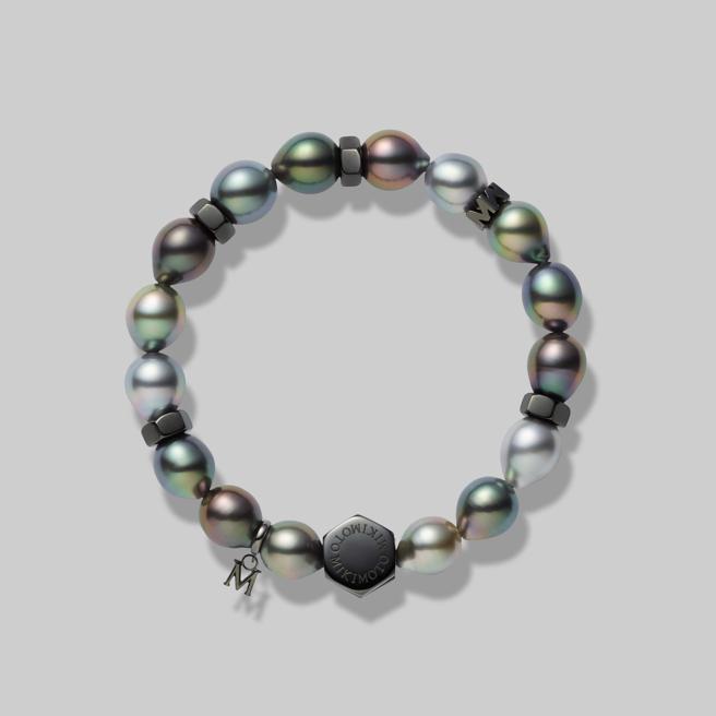 MIKIMOTO PASSIONOIR Talisman Glide系列黑珍珠弹性手炼，15万5000元。（MIKIMOTO提供）