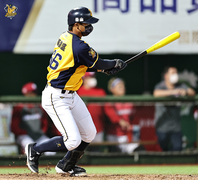 中信兄弟季后挑战赛G3由黄韦盛接替王威晨镇守三垒。（资料照，中信兄弟提供）