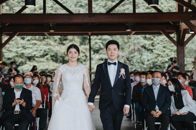 参与新人们洋溢满满幸福感。（阿里山管理处提供∕吕妍庭嘉义传真）