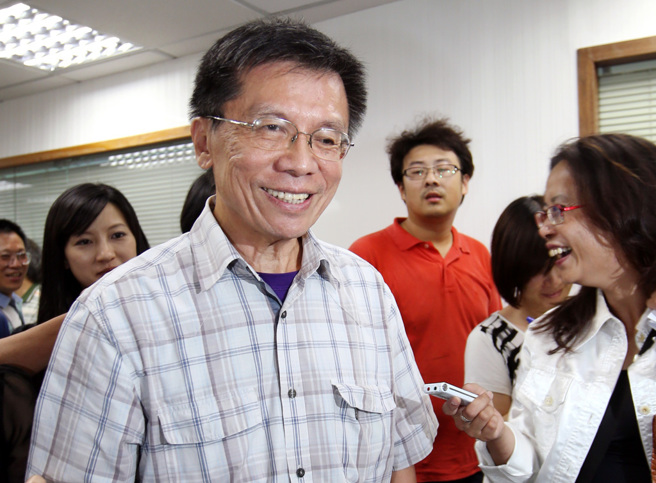 前民进党立委沈富雄（中）。（中时资料照／吕家庆摄）