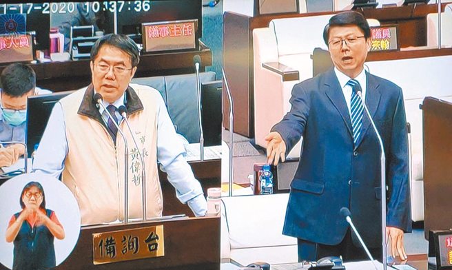 台南市长选举由主打政绩牌的黄伟哲(左)，对战诉求政党轮替的谢龙介(右)。（本报资料照片）