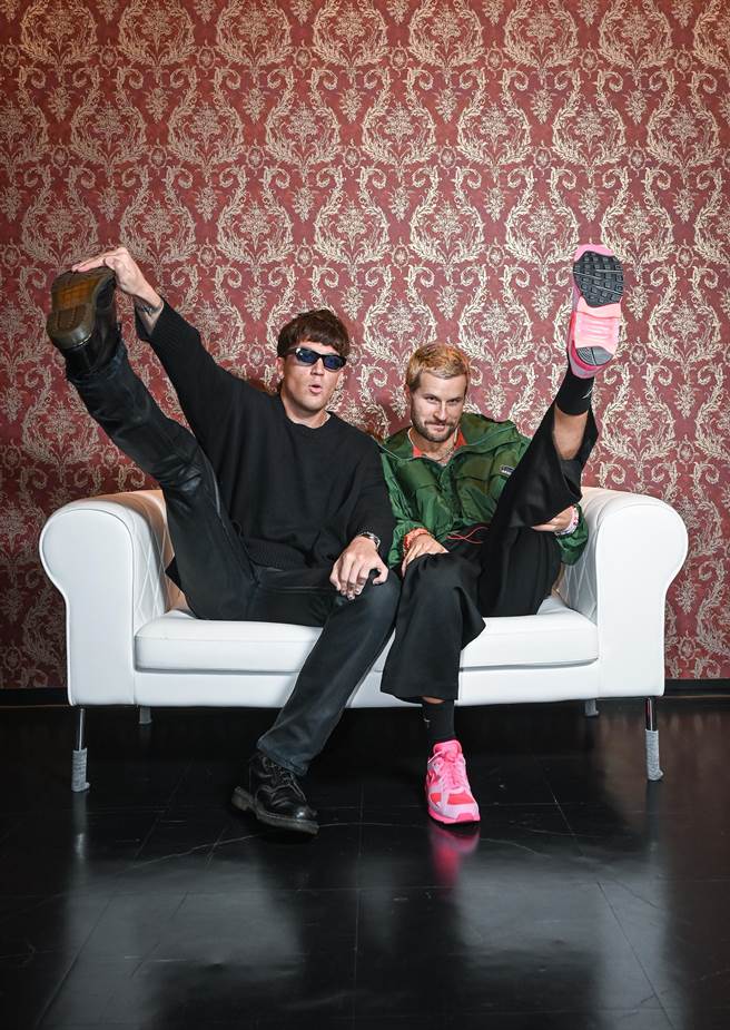 LANY主唱保羅（左）及鼓手傑克對於台灣演唱會門票秒殺相當開心。（ Live Nation Taiwan提供）。（Live Nation Taiwan提供）