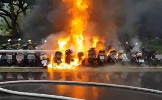 板橋停車格內機車自燃 9車慘遭波及6輛全毀