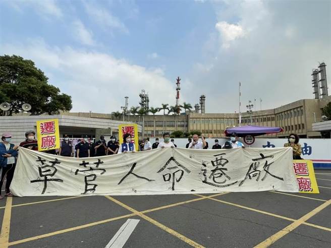 中油大林廠近來風波不斷，高雄檢調掌握百名新進人員名單，懷疑30人找槍手舞弊，昨日上午突襲大林煉油廠，直接押走兩名操作員，全案仍在調查中。（本報資料照）