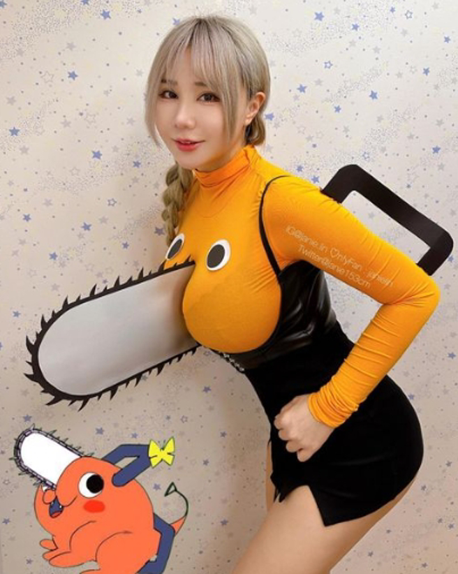 泥泥學姊PO出扮演萌寵波奇塔的照片。（圖／翻攝自泥泥學姊IG@ janie.lin）