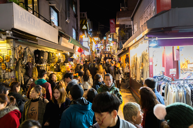 一名韩国华侨、在台湾当医师的男网友表示，当天晚上走出梨泰院酒吧没多久，就听到哀号跟求救声，沿着声音找到事发的巷弄后，才发现「人间地狱」。（图／示意图，达志影像）