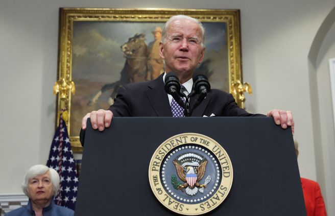 自從俄羅斯侵略烏克蘭以來，烏克蘭總統澤倫斯基（Volodymyr Zelenskyy）致電，向美國總統拜登求援。（圖／ 路透社）