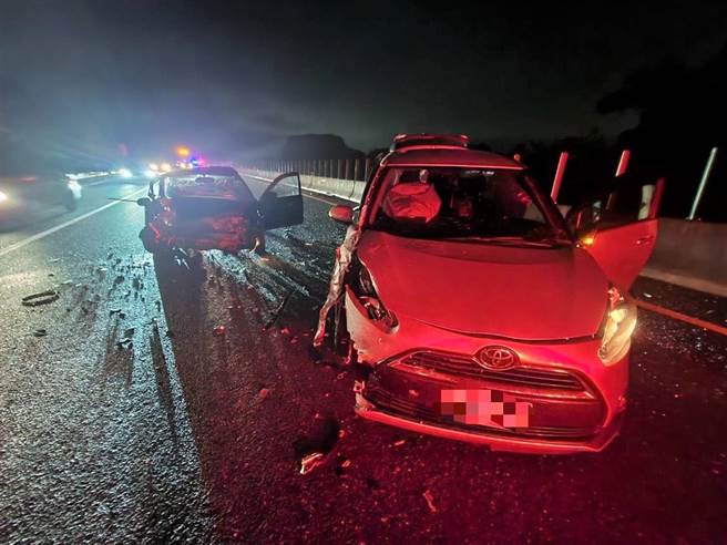黃姓男子於10月31日酒後逆向闖國道10號旗山端導致車禍。（翻攝照片／林瑞益高雄傳真）