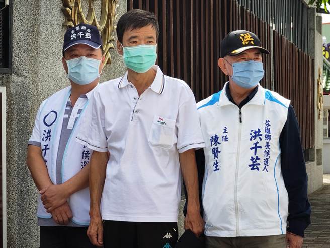 洪慶章(中)說，林世明講話不實在，因此要站出來捍衛清白。(吳建輝攝)