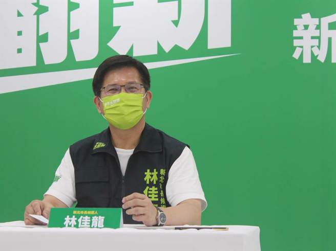 民进党新北市长候选人林佳龙今（1）日就在脸书上表示「明天早上10点，新北大翻新车队即将出发，由我的妻子婉如首发暖心代打」。（图／本报系资料照片）