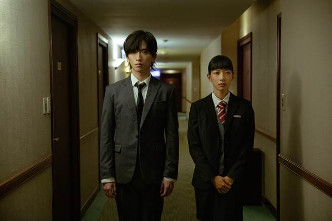 邱鋒澤與陳妤在〈人魚〉MV中互飆演技。（原音兄弟提供）