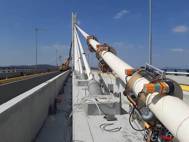 金门大桥日前通车，大同大学机械材料工程系团队为金门大桥打造专属的爬索车，把关桥梁安全。(大同大学提供／李侑珊台北传真)