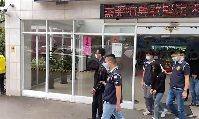 新北市刑大歷经数月搜证，近期展开搜索，查获主嫌及相关成员共15人到案。（新北市刑大提供／李奇叡新北传真）