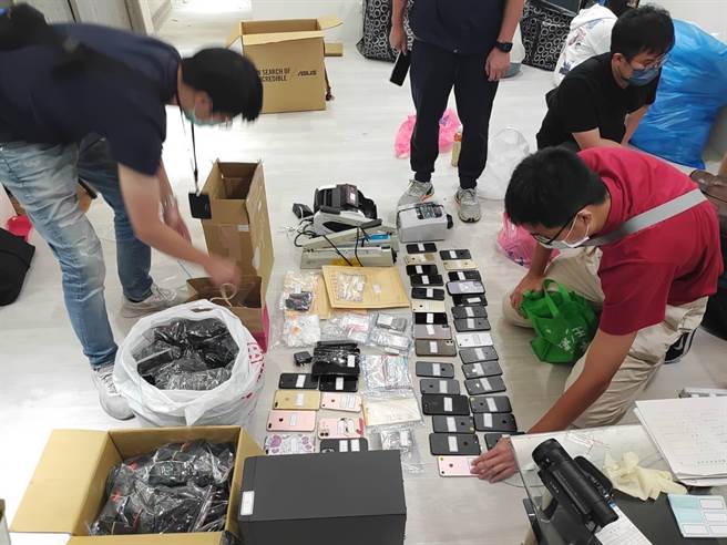 警方溯源破获毒品分装厂，查扣毒品等证物。（新北市刑大提供／李奇叡新北传真）