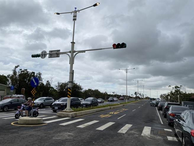 桃园市大园区航城路二段今日正式通车。（蔡明亘摄）
