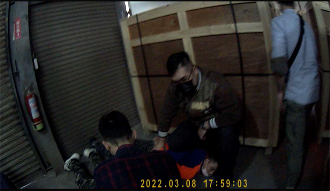 航基站破獲一起在鋼琴包裝棧板內夾藏K他命的毒品走私案，逮捕8名嫌犯。（調查局航基站提供／張志康基隆傳真）