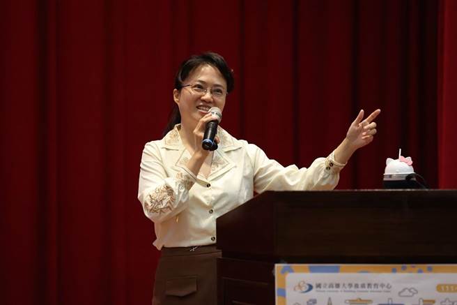 「小刘医师」刘宗瑀1日在高雄大学演讲时分享从医的点点滴滴。（高雄大学提供／林瑞益高雄传真）