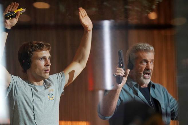 威廉莫斯利（左）和梅尔吉勃逊有多场紧张刺激的对手戏。（采昌提供）