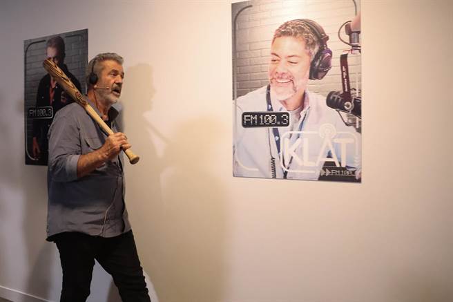 梅尔吉勃逊跟歹徒斗智斗勇更拼体力。（采昌提供）