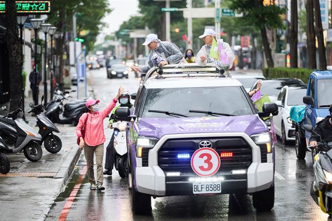 民進黨桃園市長候選人鄭運鵬諷刺國民黨在桃園都是把可能的事情做到不可能，民進黨則是把不可能的事情要化成可能。(蔡依珍攝)