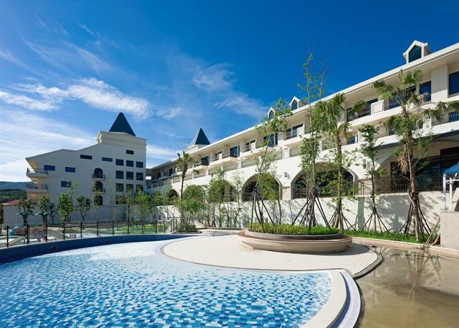 福容福隆店充滿海洋氛圍的度假飯店。(福容大飯店提供)