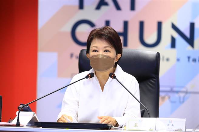 台中市長盧秀燕主持市政會議，她說，從2020年至今，台中市在全國公共工程金路獎奪接連3年奪下六都第一。(林欣儀攝)