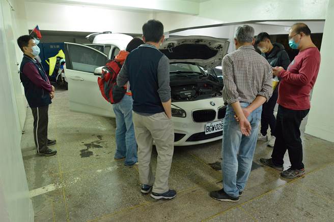 民眾阅览BMW(台北分署提供)