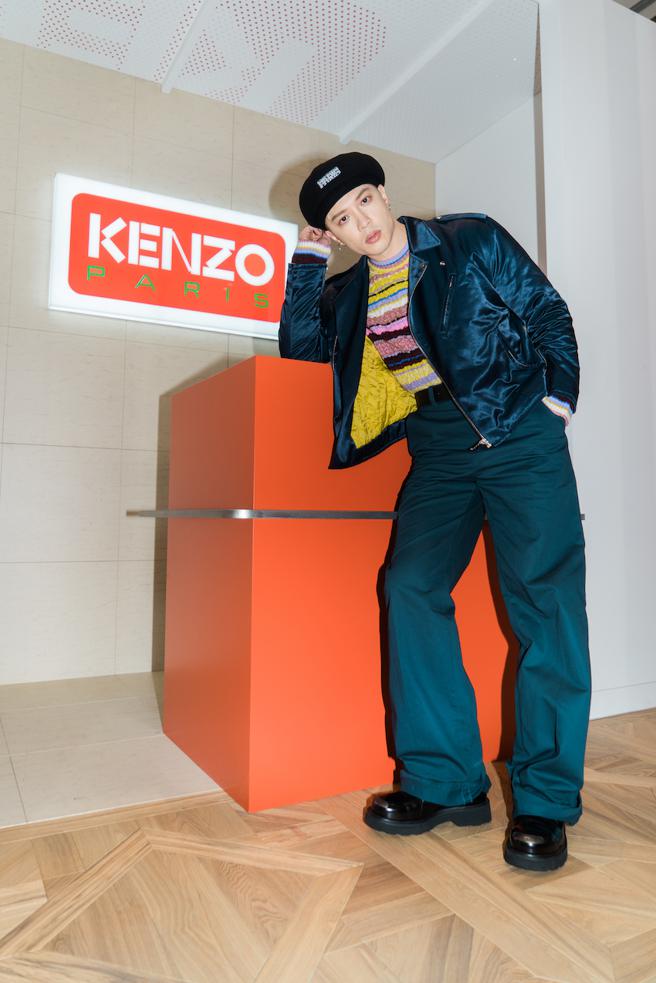 歌手J.sheon出席KENZO 微风南山限定店开幕活动。（Kenzo提供）