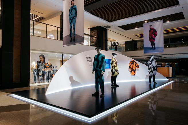 Homme Plisse Issey Miyake Lantern展，即日起於台北晶華酒店B2展出。（君梵提供）