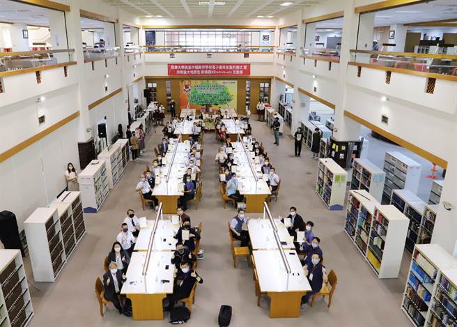南华大学与全台131所高中职校进行电子书资源共享签约。（南华大学提供∕吕妍庭嘉义传真）