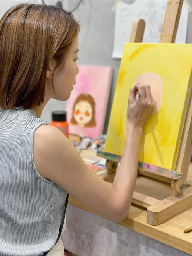 程予希醉心画画。（34的ㄅㄅ提供）