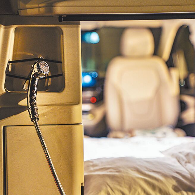 蓮蓬頭用水更方便。（台灣賓士提供）