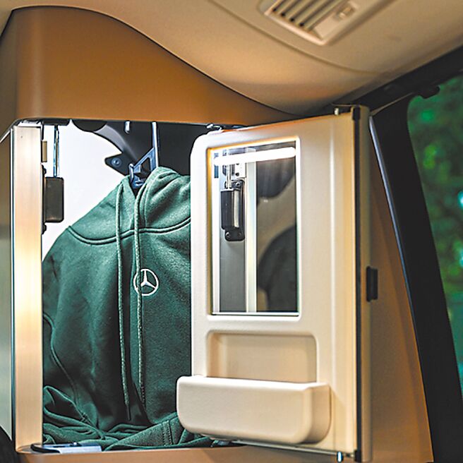 車尾衣服收納空間。（台灣賓士提供）