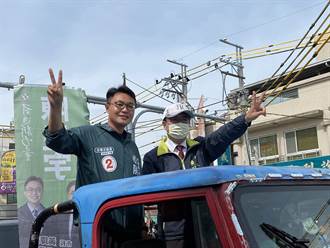 黃偉哲首度合體市議員候選人車隊掃街 10日起請假投入選戰