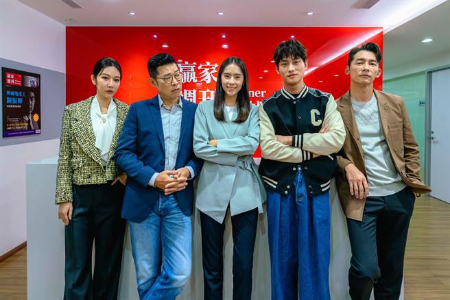 曾莞婷、马力欧、林奕岚、范少勋、温升豪出席《X！又是星期一》开镜。（镜文学提供）