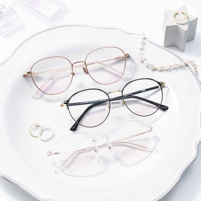 JINS来台满七年推出多种优惠，并将于17日推出腮红镜片。（JINS提供）