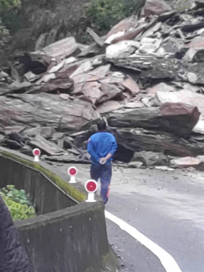 南橫公路坍方。（關山工務段提供／蔡旻妤台東傳真）
