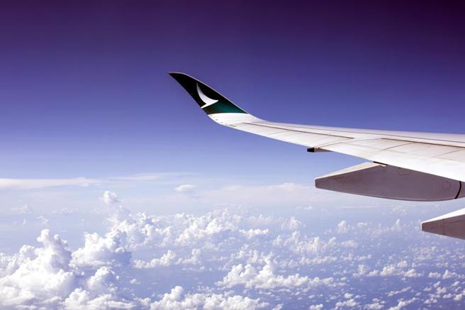 （台北晶华酒店携手国泰航空的国泰会员计划，推出「鹏程『两』万里」超额回馈住宿专案，住房就送「亚洲万里通」20,000里数。图／国泰航空）